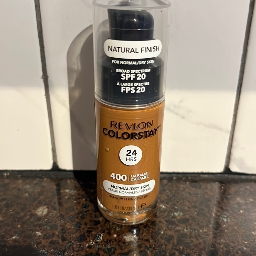Revlon natural finish colour stay 400 caramel 24 hours, SPF 20 normal/dry skin​​